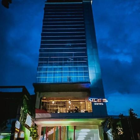 Jle'S Hotel Manado Exterior photo