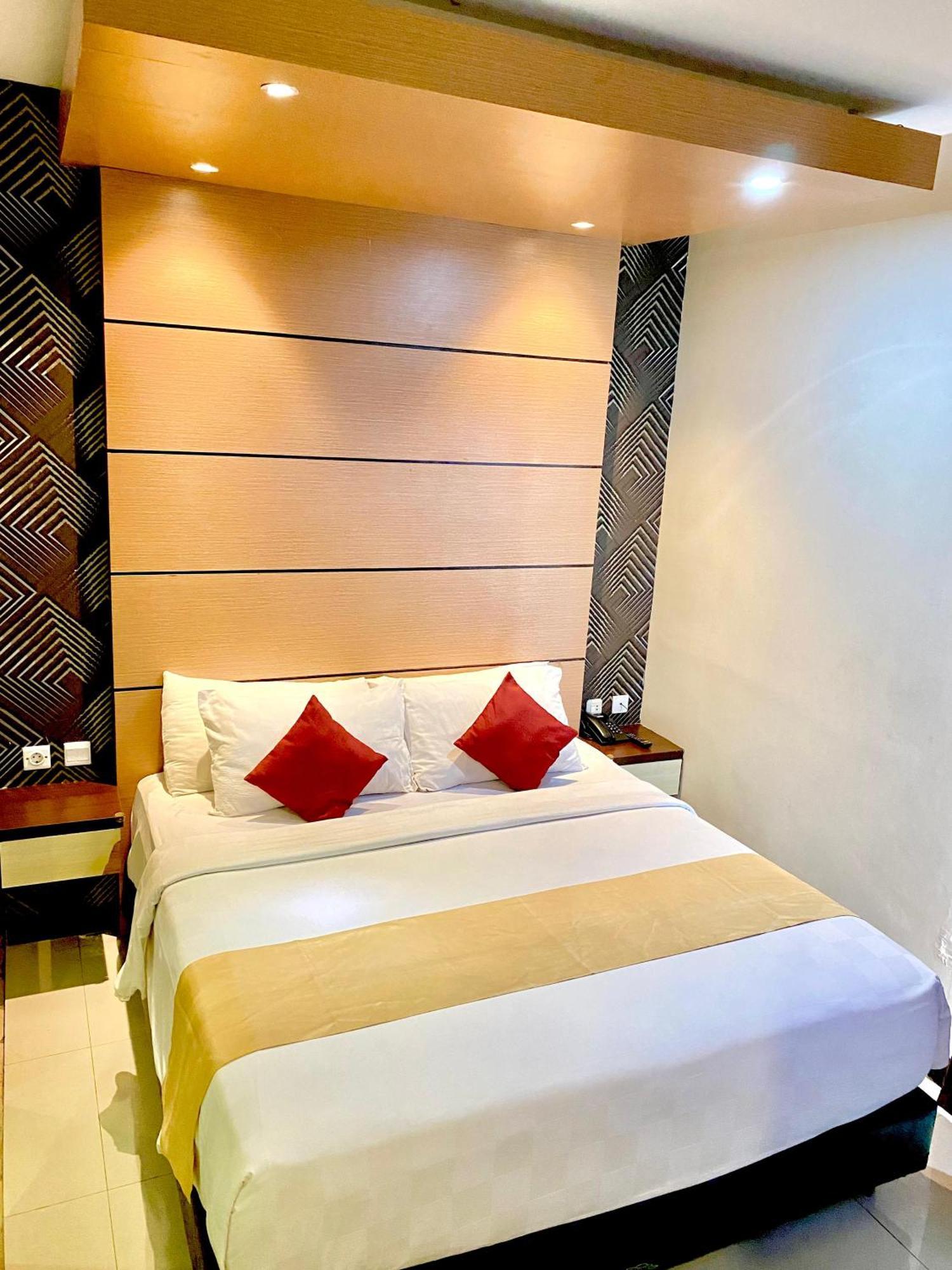 Jle'S Hotel Manado Exterior photo